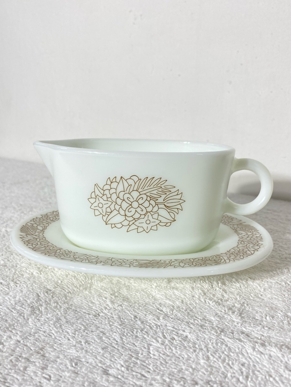 Vintage PYREX Woodland Brown Pattern Gravy Boat w Matching Underplate